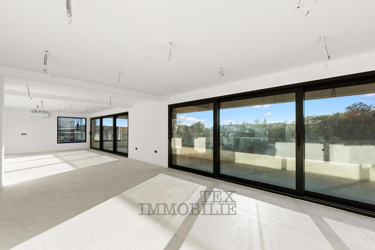 Nuovo appartamento vicino al mare e al centro di Parenzo 