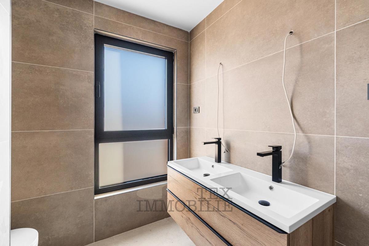 Nuovo appartamento vicino al mare e al centro di Parenzo 