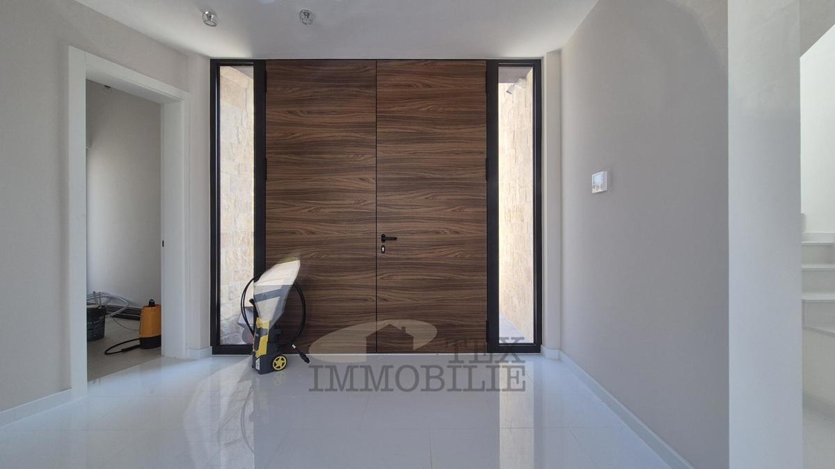 Lussuosa villa moderna con piscina a Parenzo, a 4 km dal mare