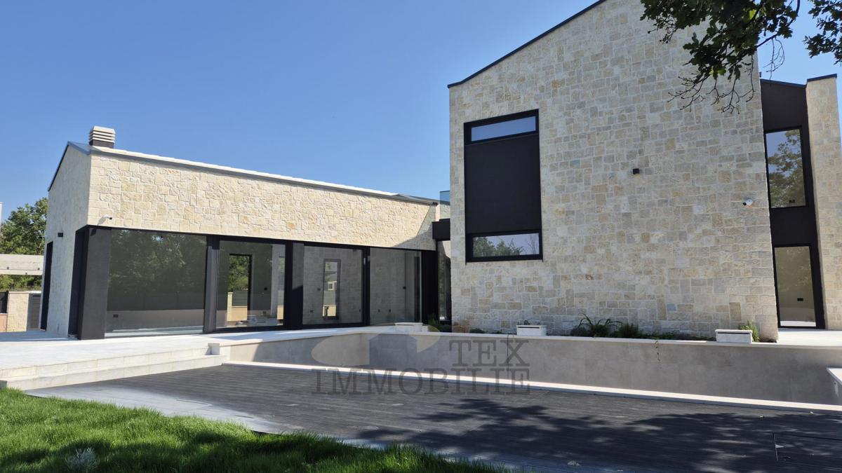 Lussuosa villa moderna con piscina a Parenzo, a 4 km dal mare