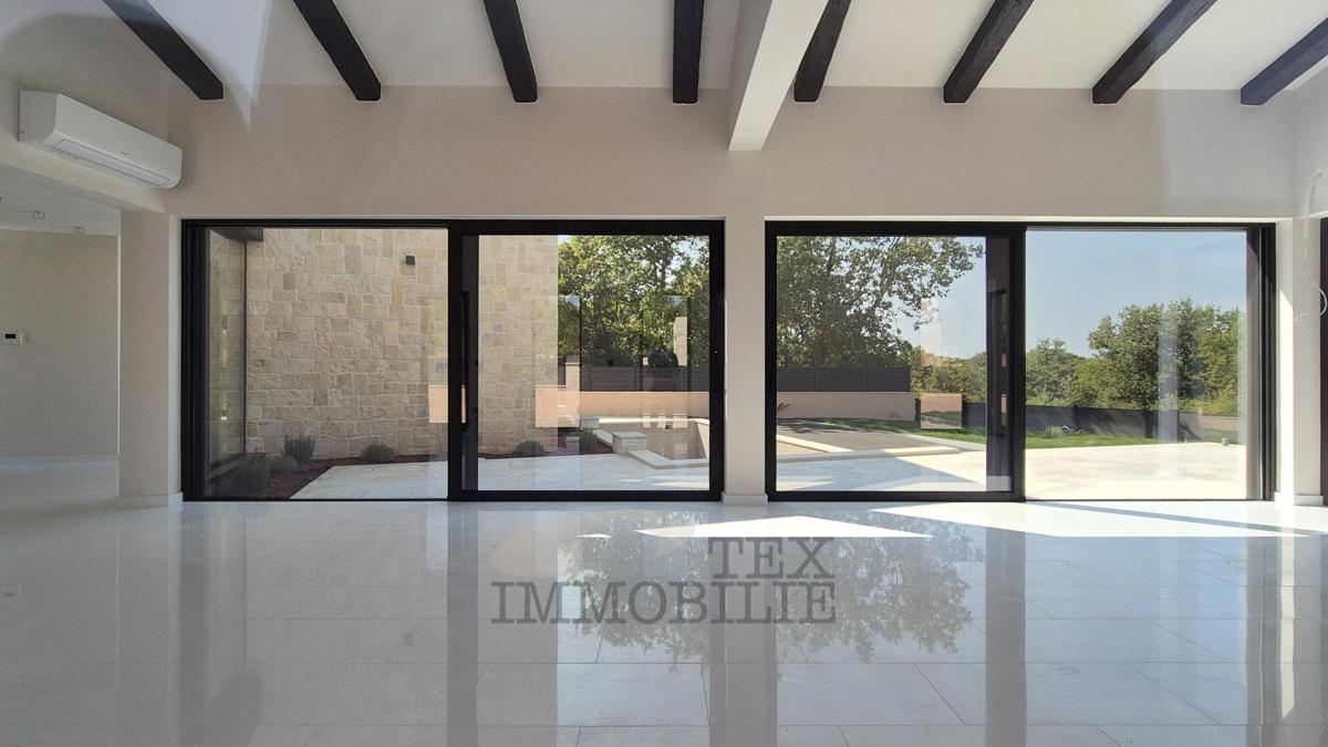 Lussuosa villa moderna con piscina a Parenzo, a 4 km dal mare