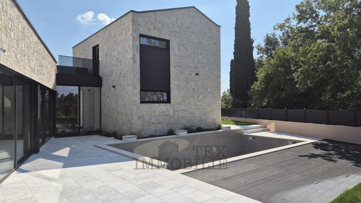 Lussuosa villa moderna con piscina a Parenzo, a 4 km dal mare