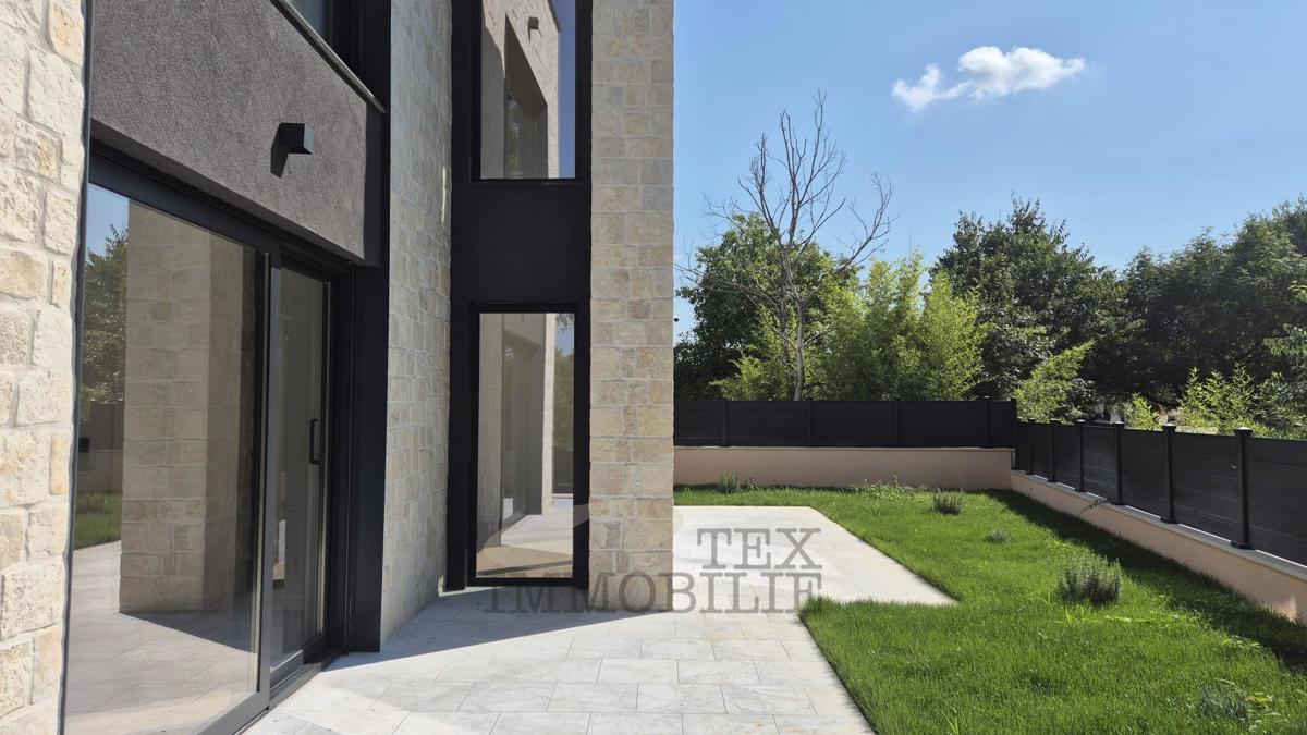 Lussuosa villa moderna con piscina a Parenzo, a 4 km dal mare