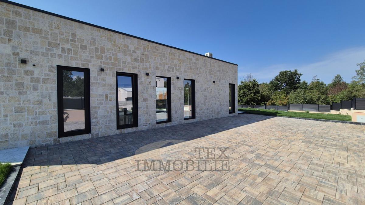 Lussuosa villa moderna con piscina a Parenzo, a 4 km dal mare