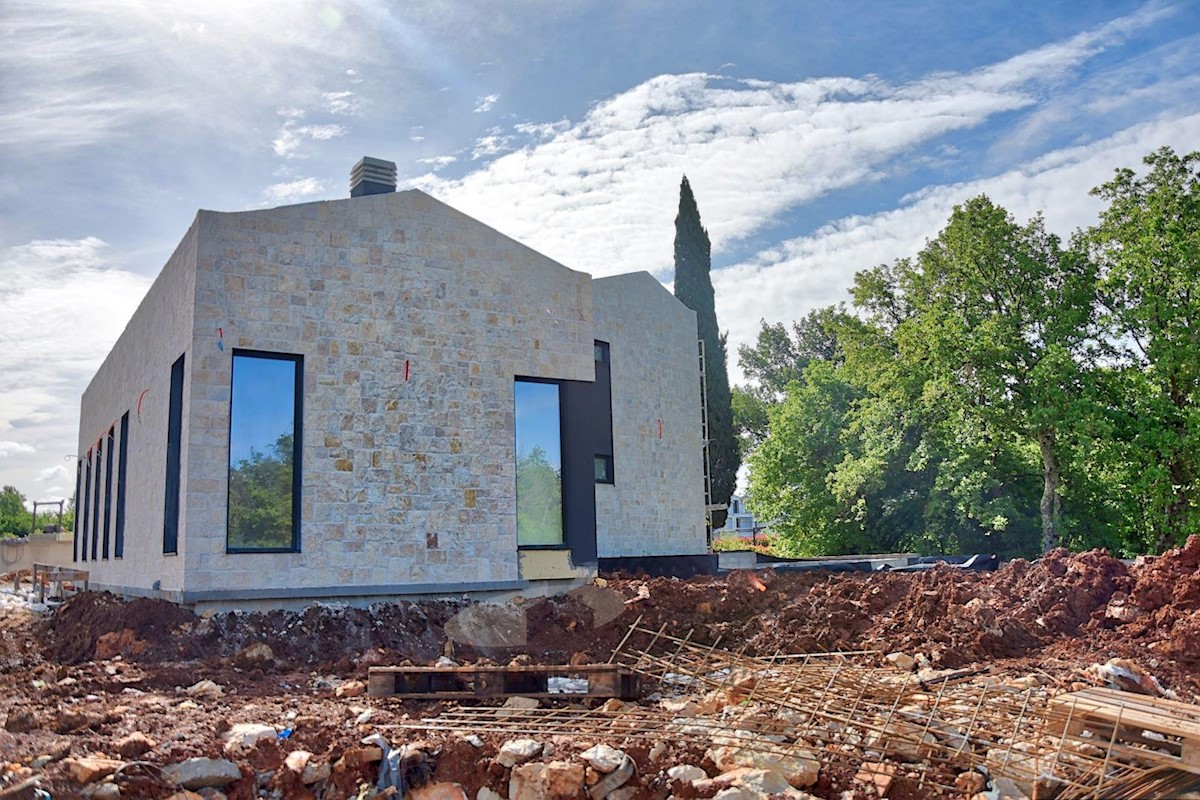 Lussuosa villa moderna con piscina a Parenzo, a 4 km dal mare