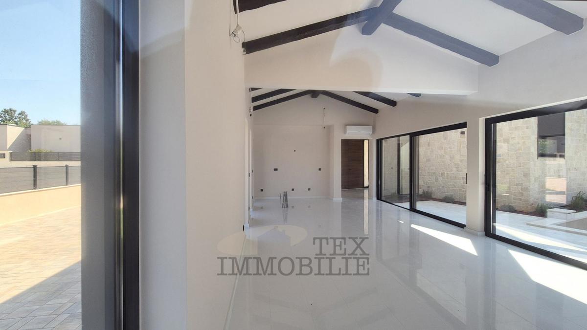 Lussuosa villa moderna con piscina a Parenzo, a 4 km dal mare