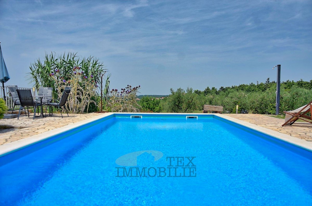 Villa indipendente con piscina e vista mare