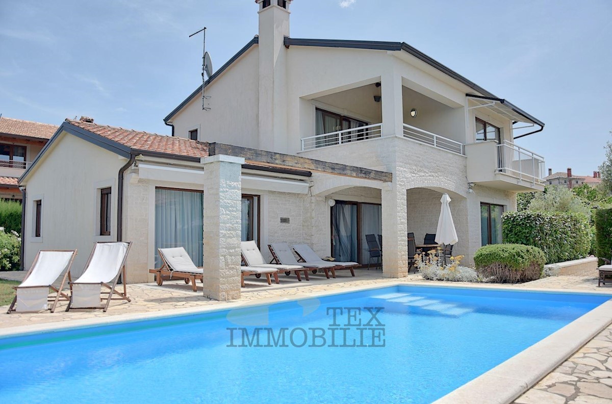 Villa indipendente con piscina e vista mare