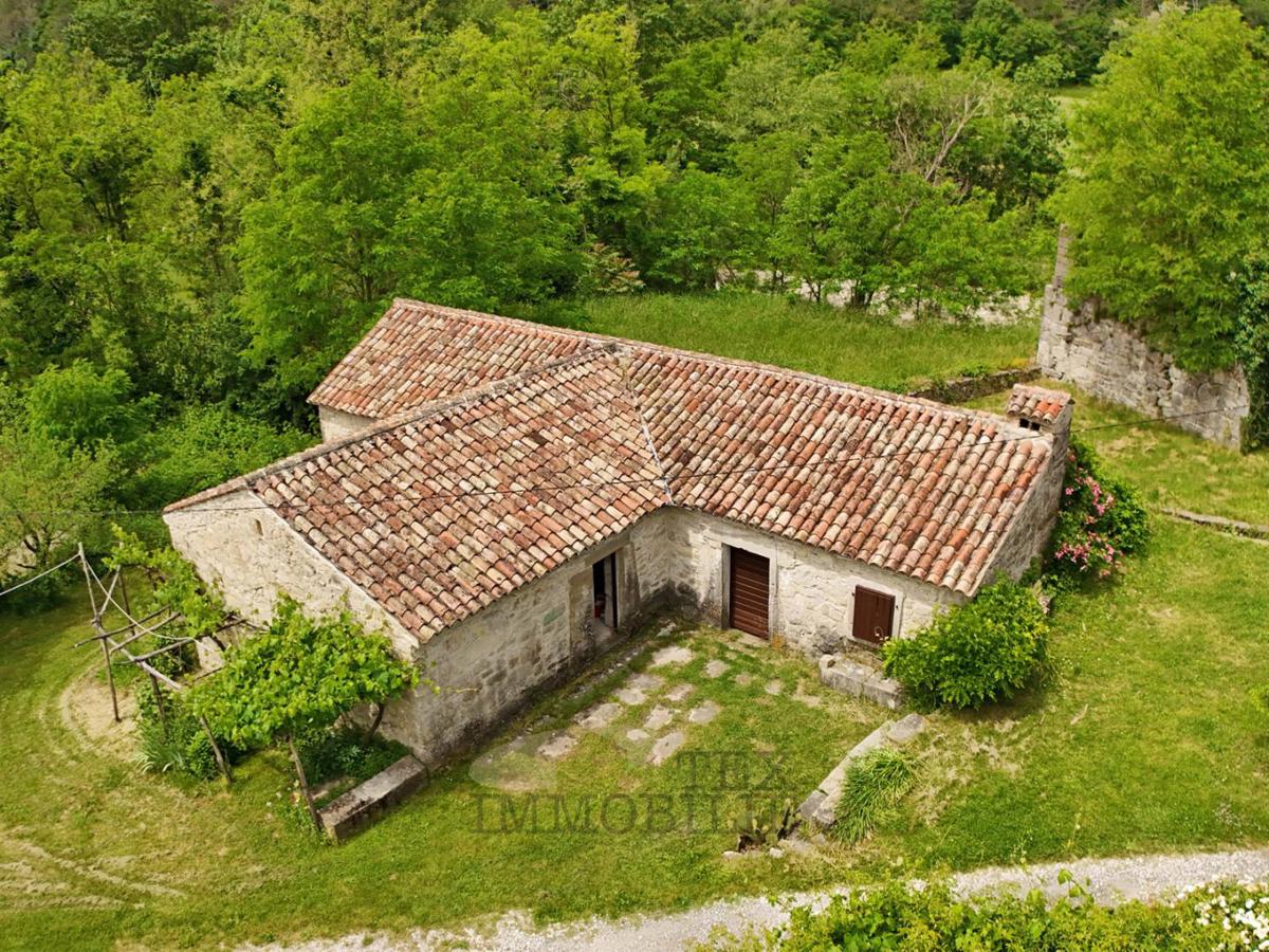 Autentico borgo istriano con potenziale illimitato