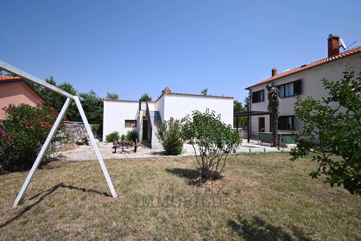 Casa spaziosa con annesso e ampio giardino – a 6 km da Parenzo