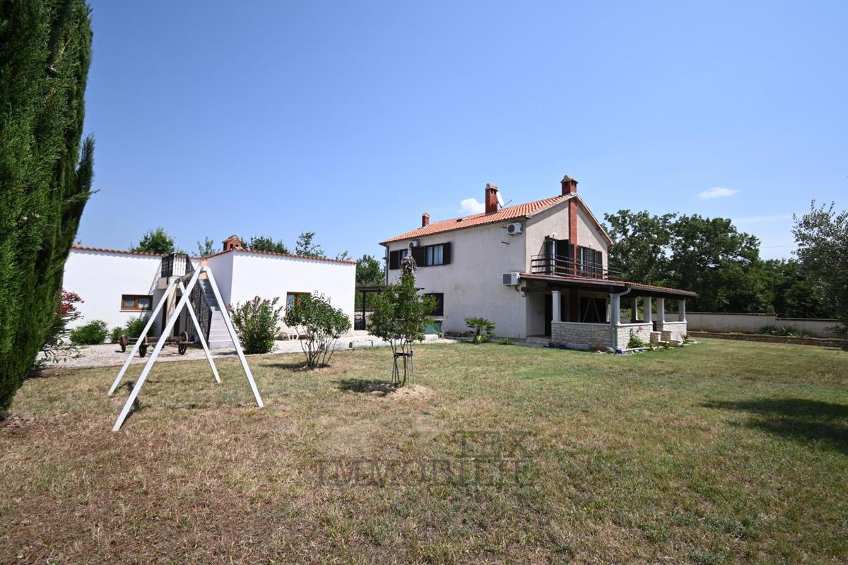 Casa spaziosa con annesso e ampio giardino – a 6 km da Parenzo
