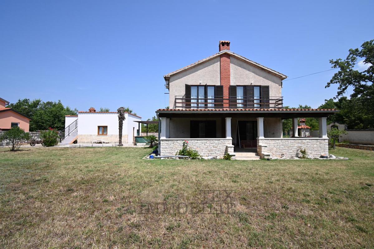 Casa spaziosa con annesso e ampio giardino – a 6 km da Parenzo