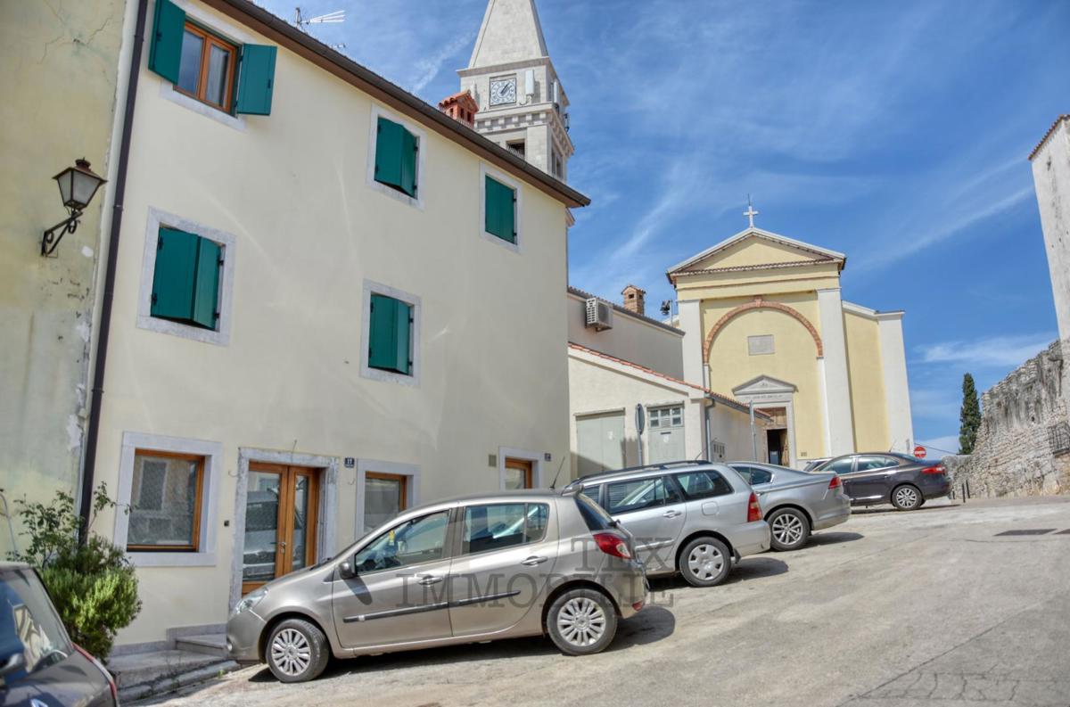 EDIFICIO RESIDENZIALE-COMMERCIALE NEL CUORE DEL CENTRO STORICO DI VRSAR