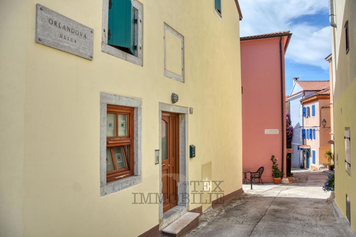 EDIFICIO RESIDENZIALE-COMMERCIALE NEL CUORE DEL CENTRO STORICO DI VRSAR