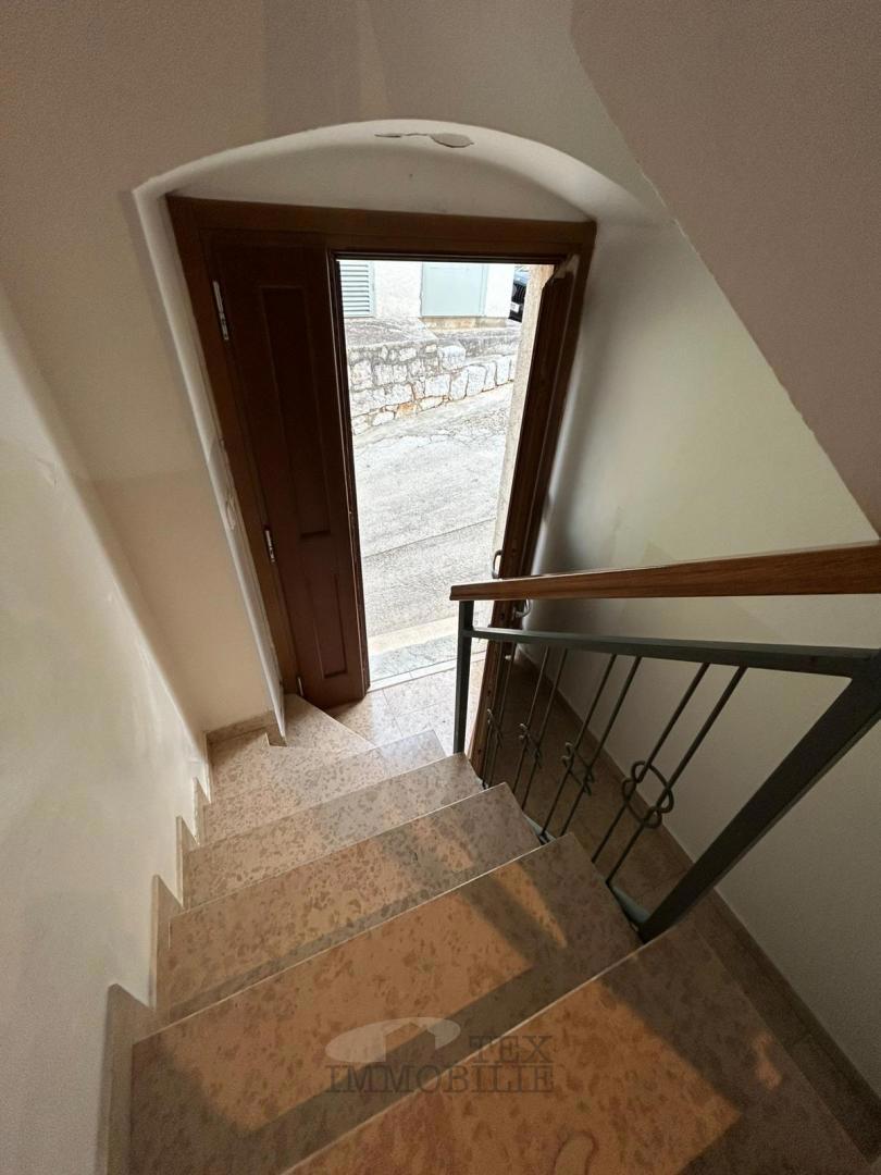 EDIFICIO RESIDENZIALE-COMMERCIALE NEL CUORE DEL CENTRO STORICO DI VRSAR