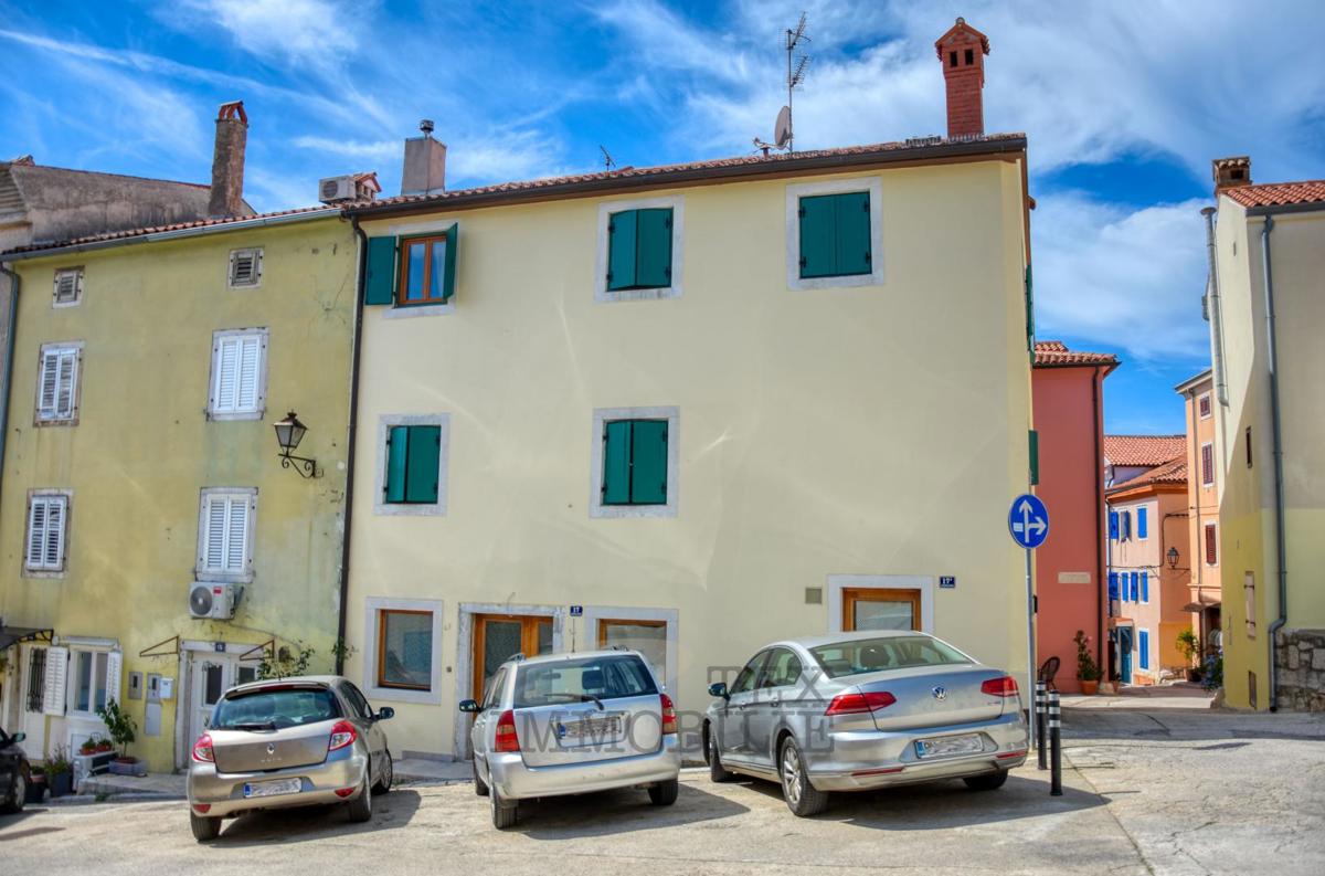 EDIFICIO RESIDENZIALE-COMMERCIALE NEL CUORE DEL CENTRO STORICO DI VRSAR