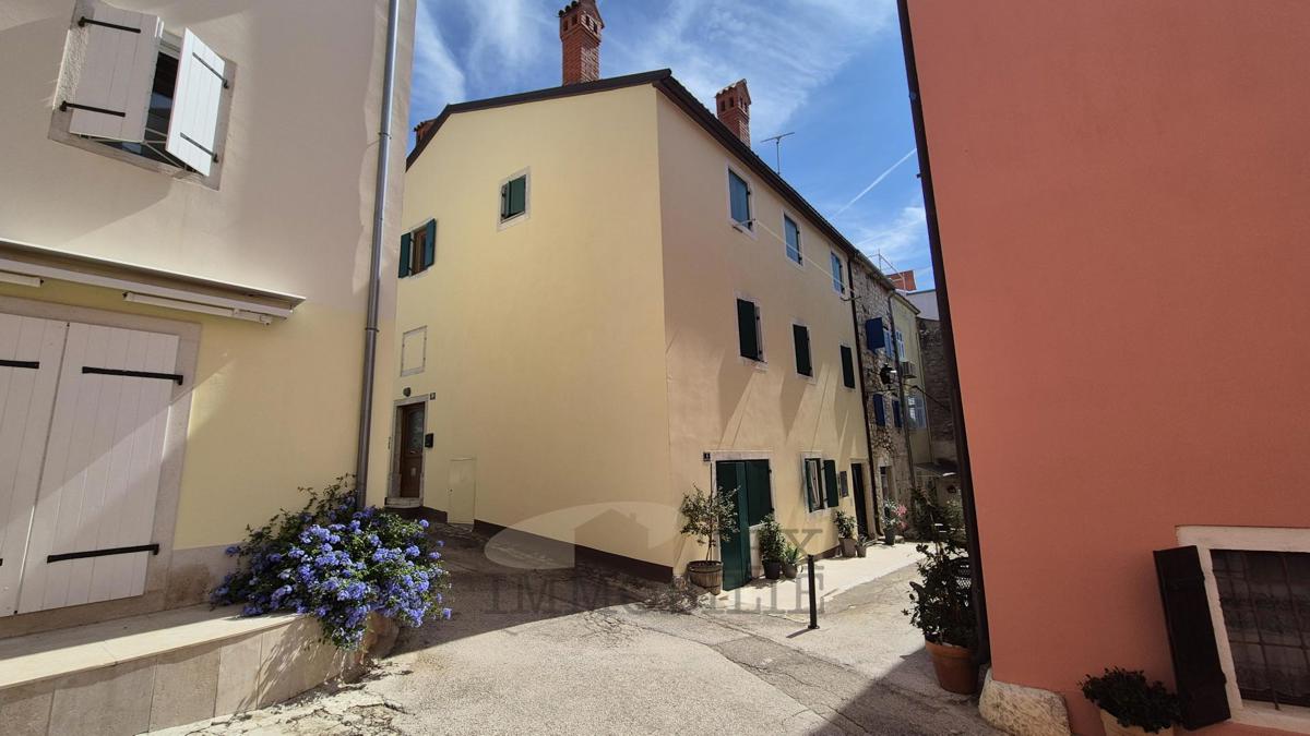 EDIFICIO RESIDENZIALE-COMMERCIALE NEL CUORE DEL CENTRO STORICO DI VRSAR