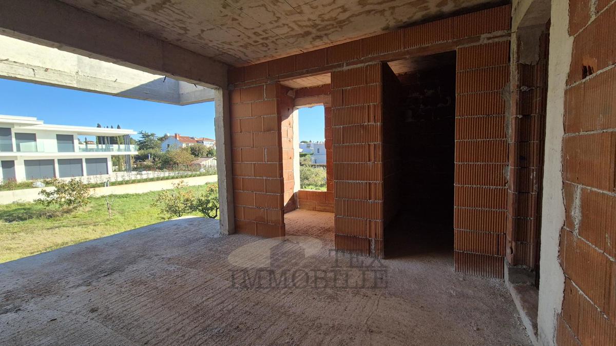 Case allo stato grezzo in un esclusivo complesso residenziale