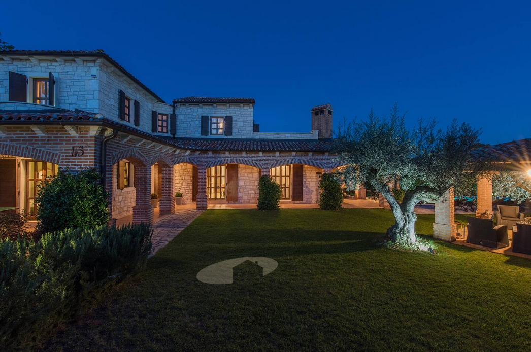 Villa in pietra con piscina in una zona tranquilla – dintorni di Parenzo