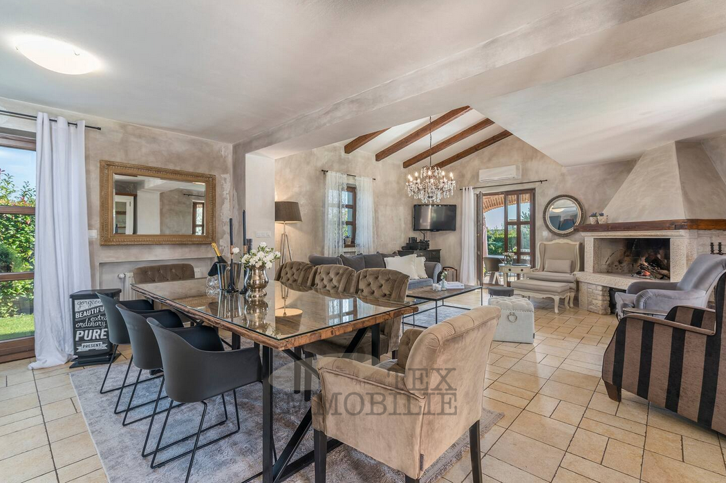 Villa in pietra con piscina in una zona tranquilla – dintorni di Parenzo