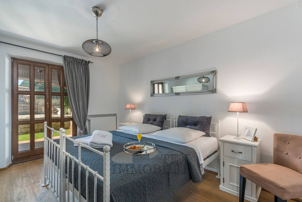 Villa in pietra con piscina in una zona tranquilla – dintorni di Parenzo