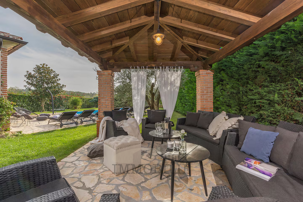 Villa in pietra con piscina in una zona tranquilla – dintorni di Parenzo