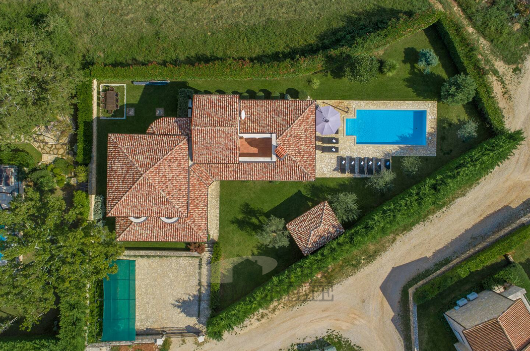 Villa in pietra con piscina in una zona tranquilla – dintorni di Parenzo