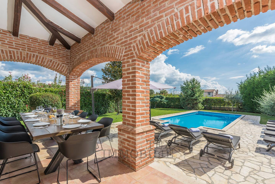 Villa in pietra con piscina in una zona tranquilla – dintorni di Parenzo