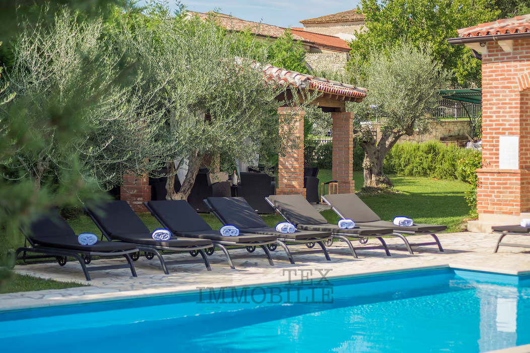 Villa in pietra con piscina in una zona tranquilla – dintorni di Parenzo