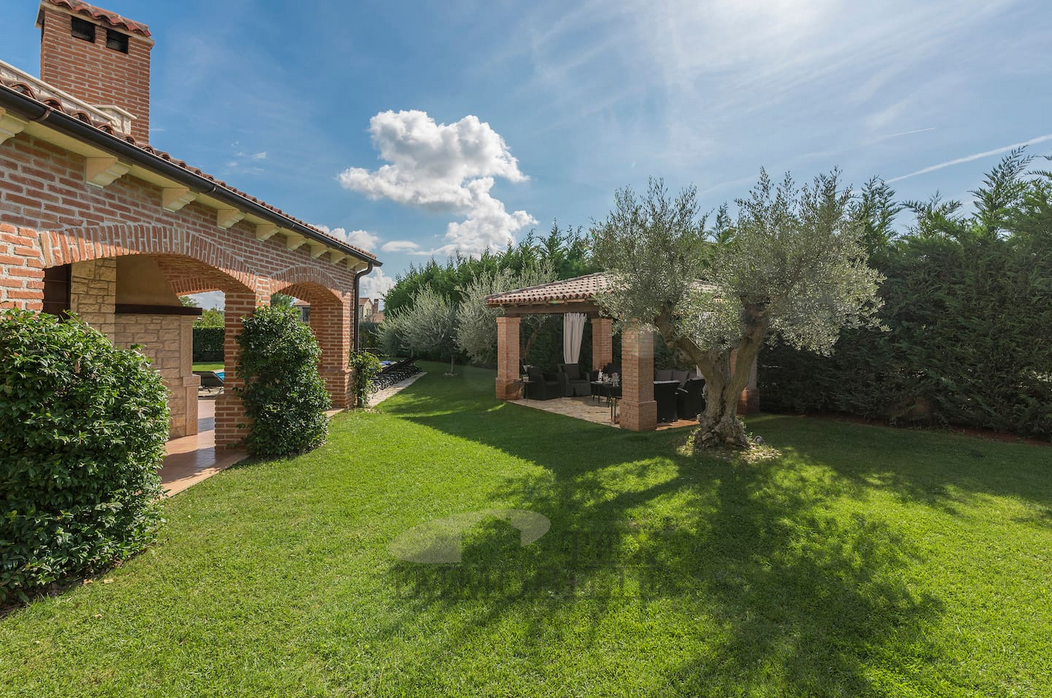 Villa in pietra con piscina in una zona tranquilla – dintorni di Parenzo