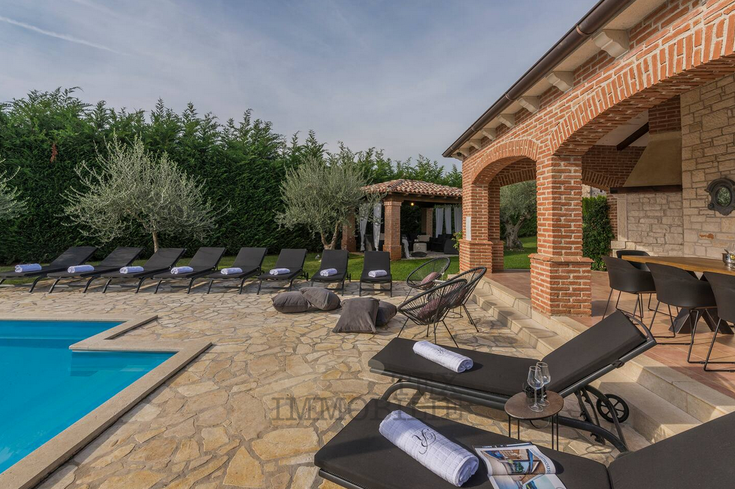 Villa in pietra con piscina in una zona tranquilla – dintorni di Parenzo