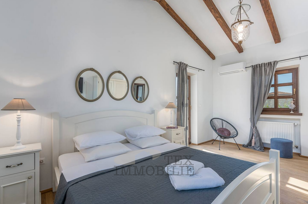 Villa in pietra con piscina in una zona tranquilla – dintorni di Parenzo