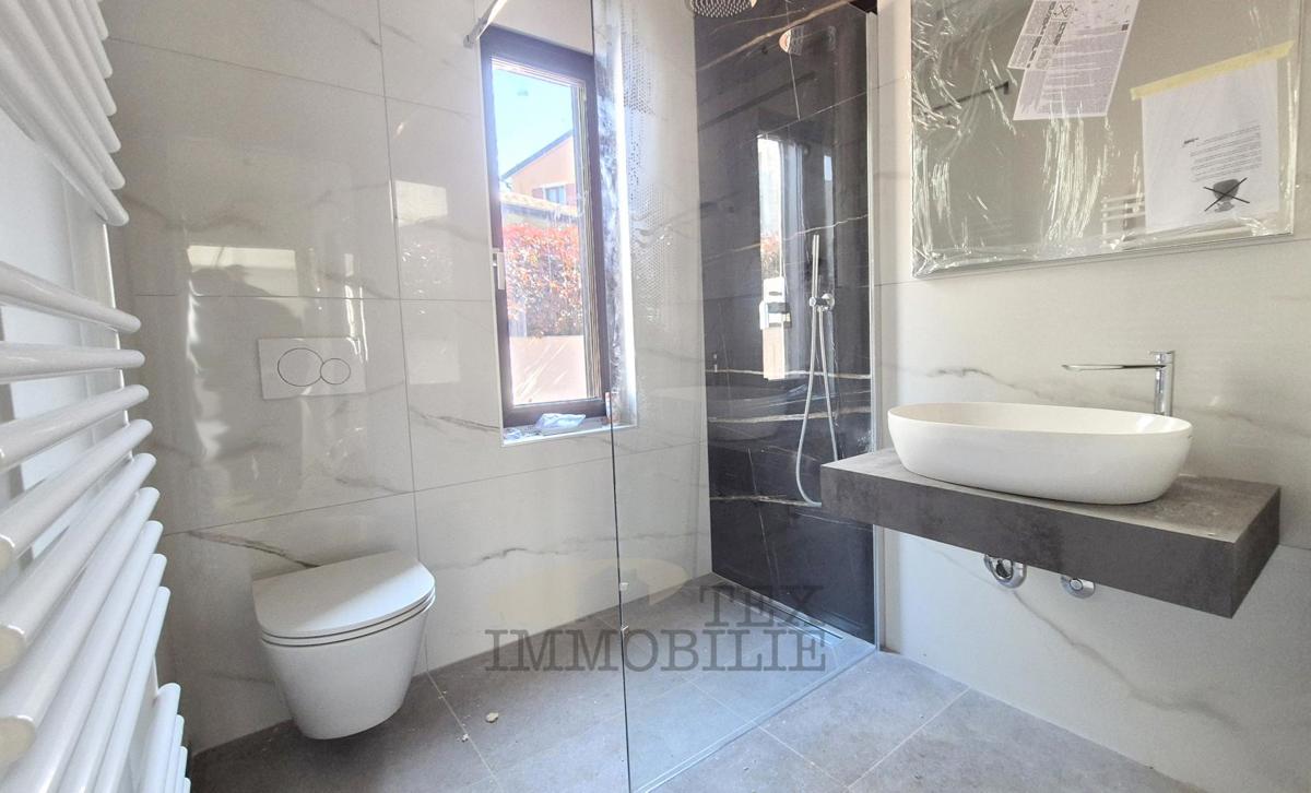 Nuovo appartamento vicino al mare e al centro di Parenzo 