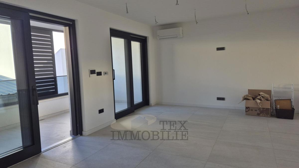 Nuovo appartamento moderno a centro Parenzo