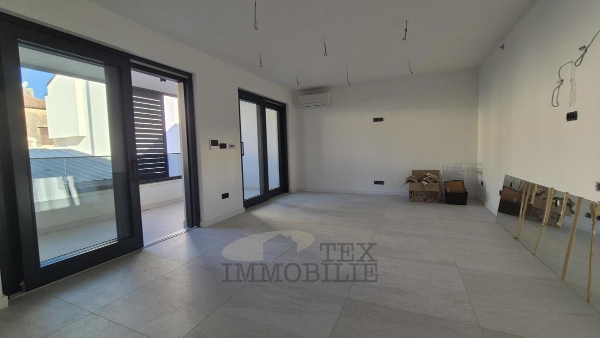 Nuovo appartamento moderno a centro Parenzo