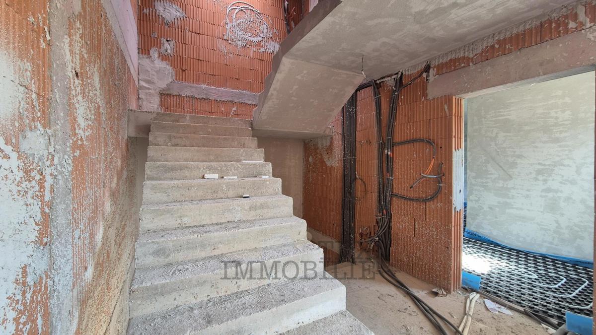 Appartamento con giardino e tre camere - B