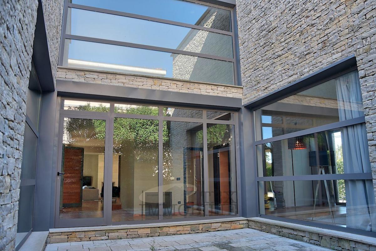 Parenzo - Spaziosa villa moderna a 4 km dal mare