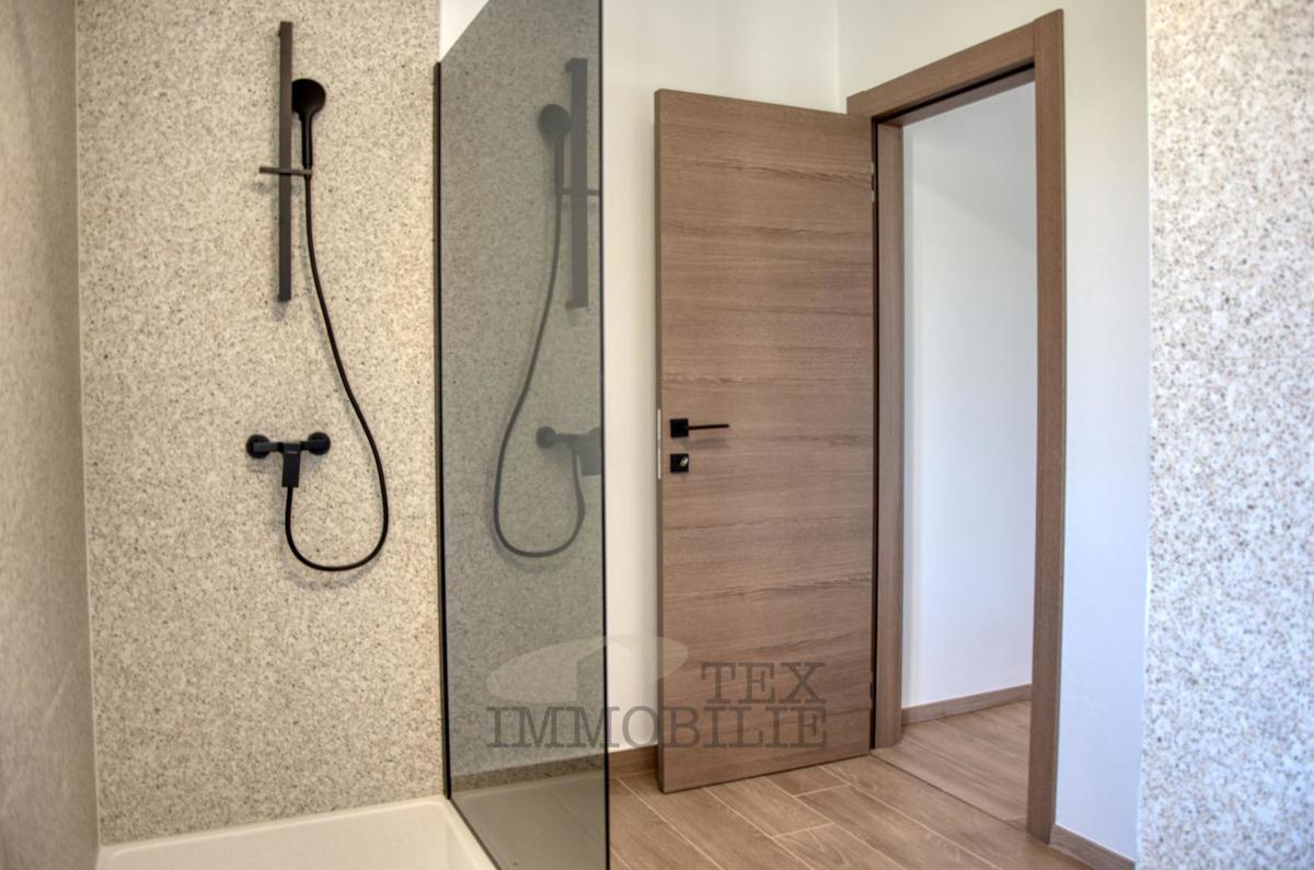 Bella casa in pietra ristrutturata con piscina in vendita