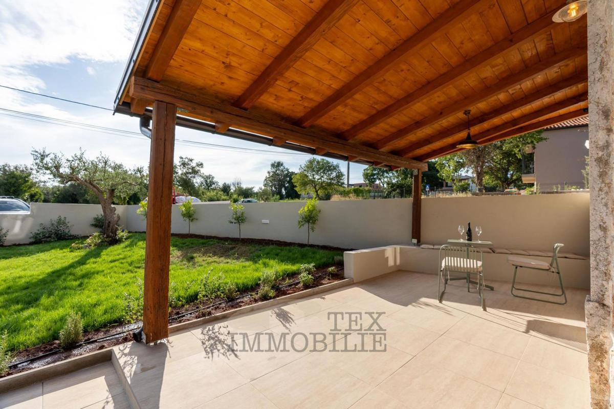 Bella casa in pietra ristrutturata con piscina in vendita