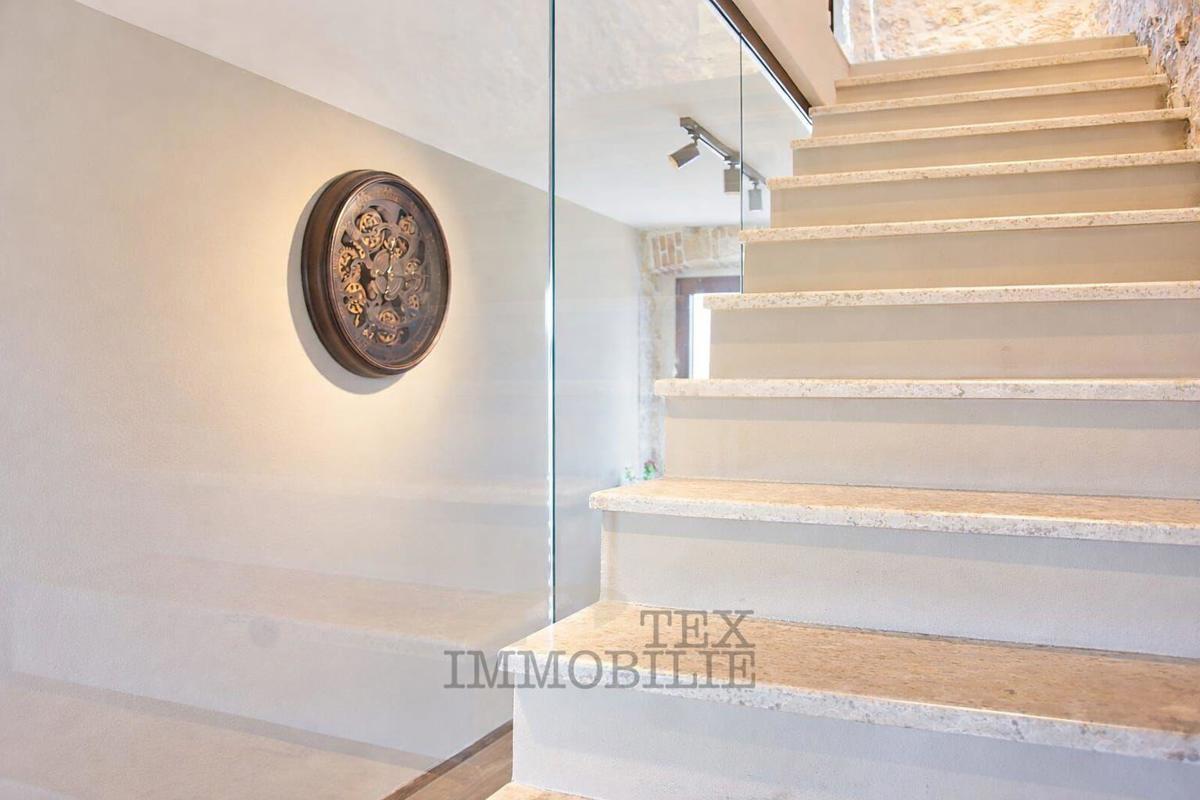 Bella casa in pietra ristrutturata con piscina in vendita