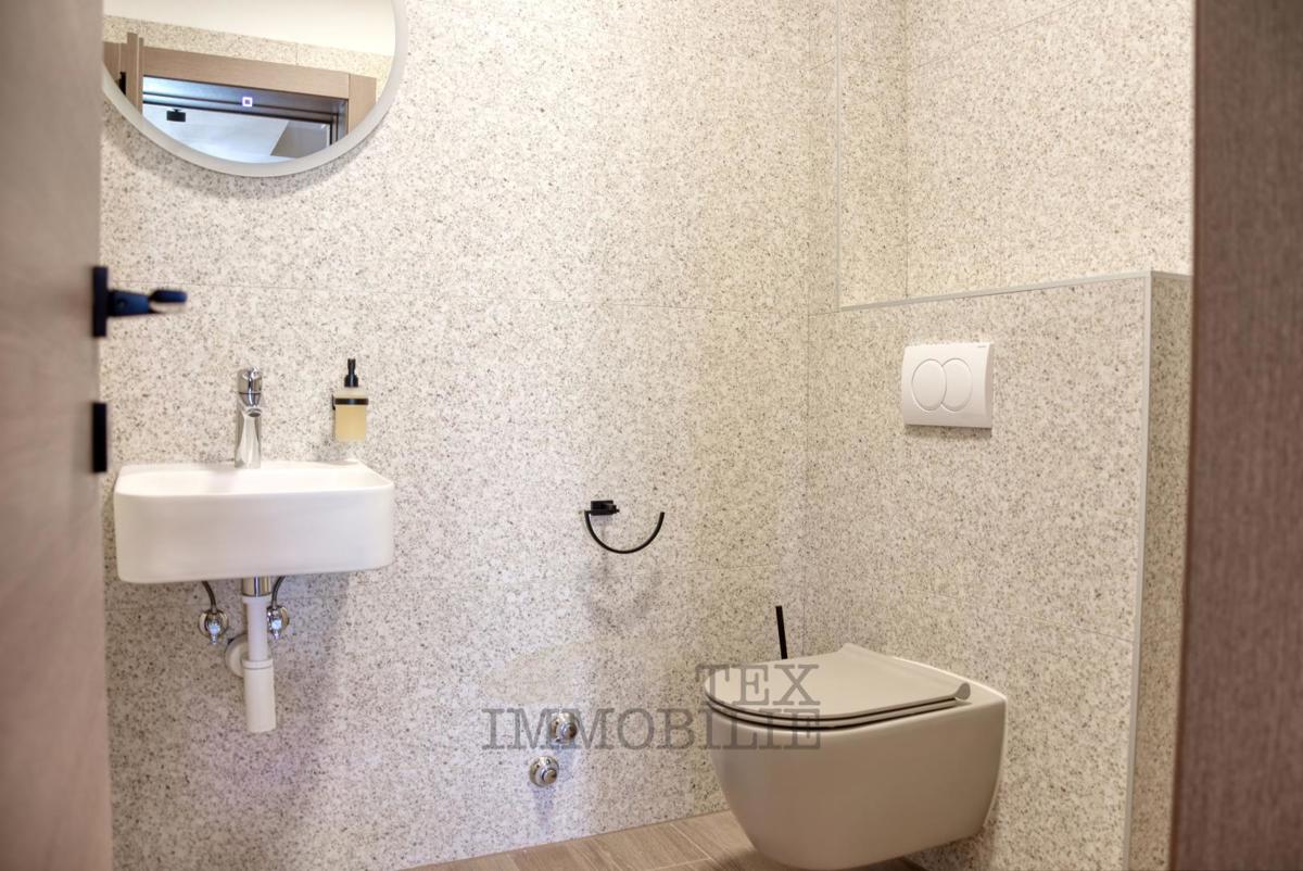 Bella casa in pietra ristrutturata con piscina in vendita