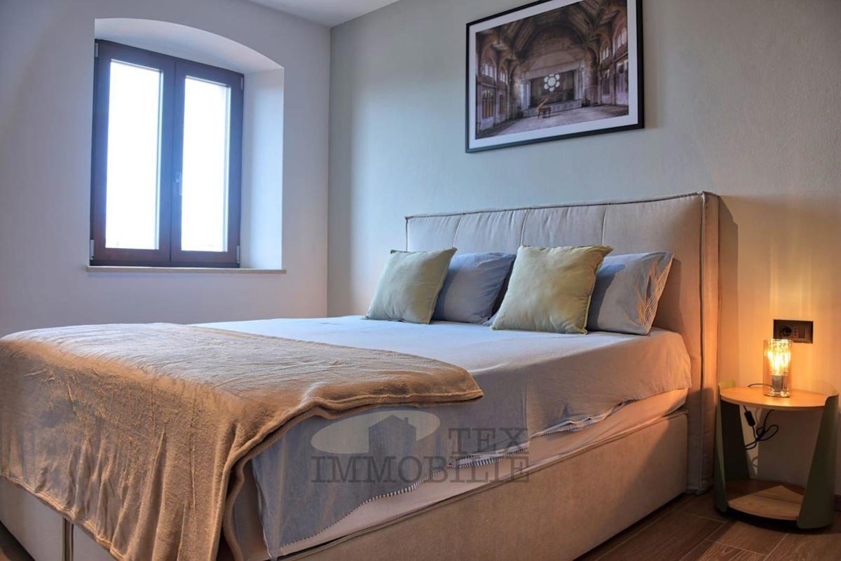 Bella casa in pietra ristrutturata con piscina in vendita