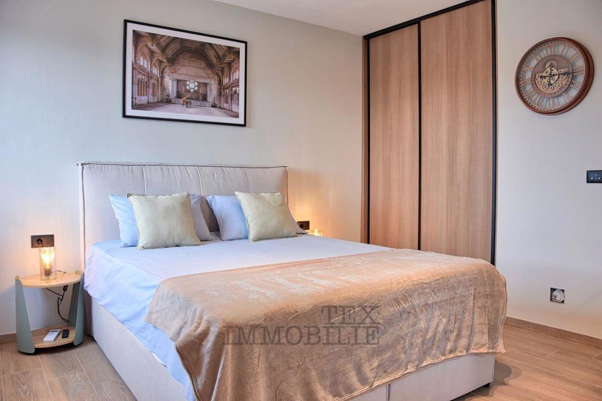 Bella casa in pietra ristrutturata con piscina in vendita