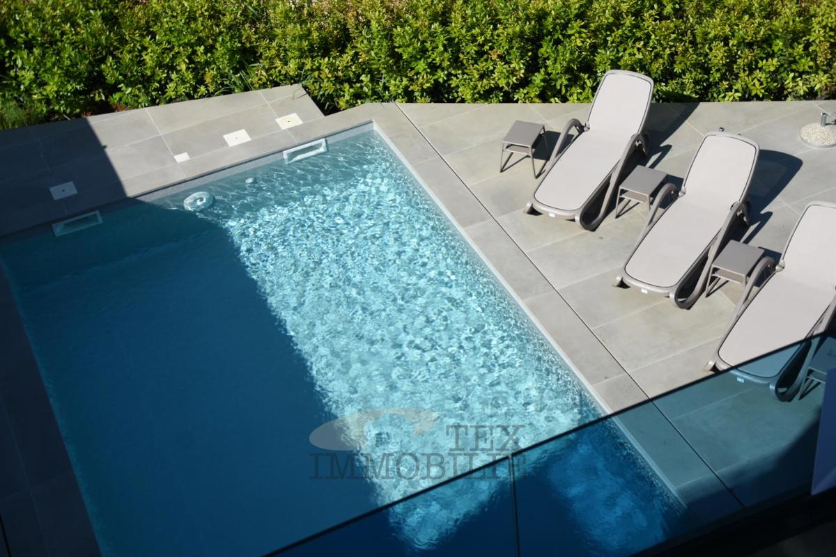 Ville residenziali a 70 m dal mare a Parenzo