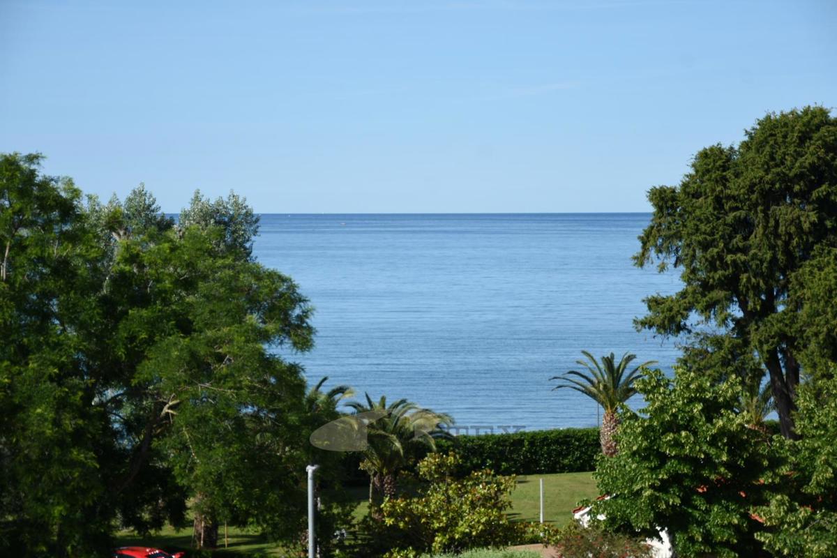 Ville residenziali a 70 m dal mare a Parenzo