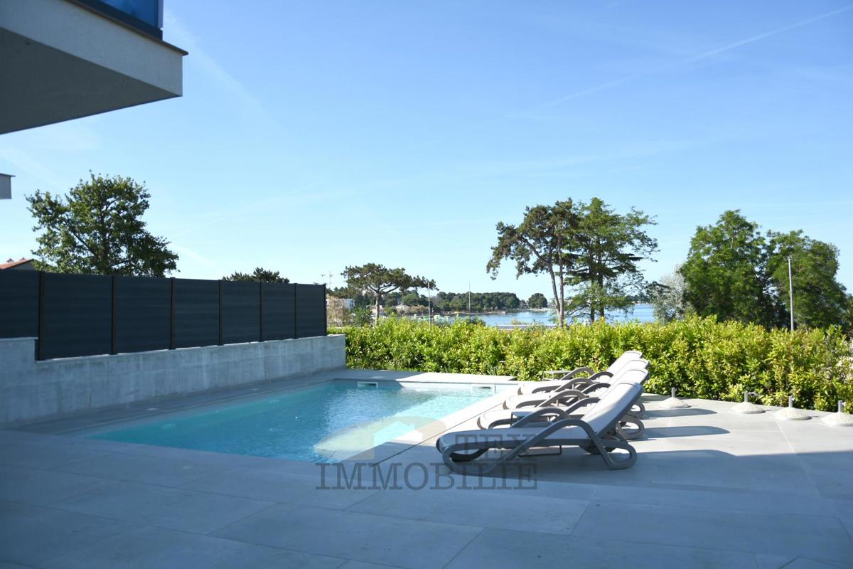 Ville residenziali a 70 m dal mare a Parenzo