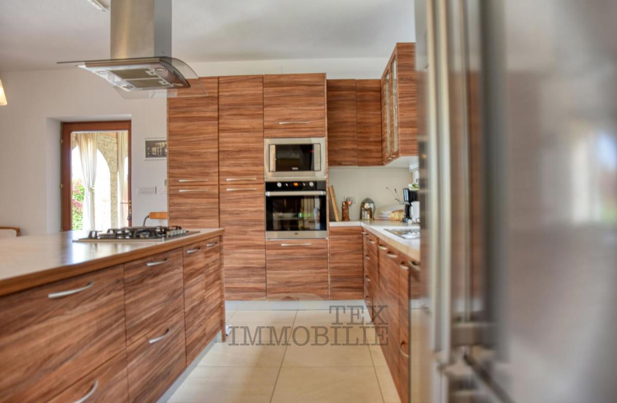 Villa in pietra con piscina in una zona tranquilla dell’Istria – 240 m²