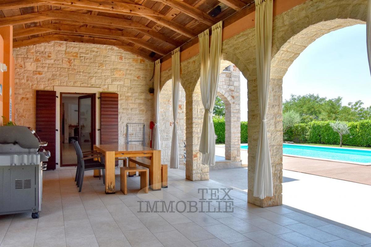 Villa in pietra con piscina in una zona tranquilla dell’Istria – 240 m²