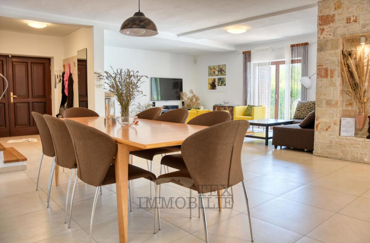 Villa in pietra con piscina in una zona tranquilla dell’Istria – 240 m²