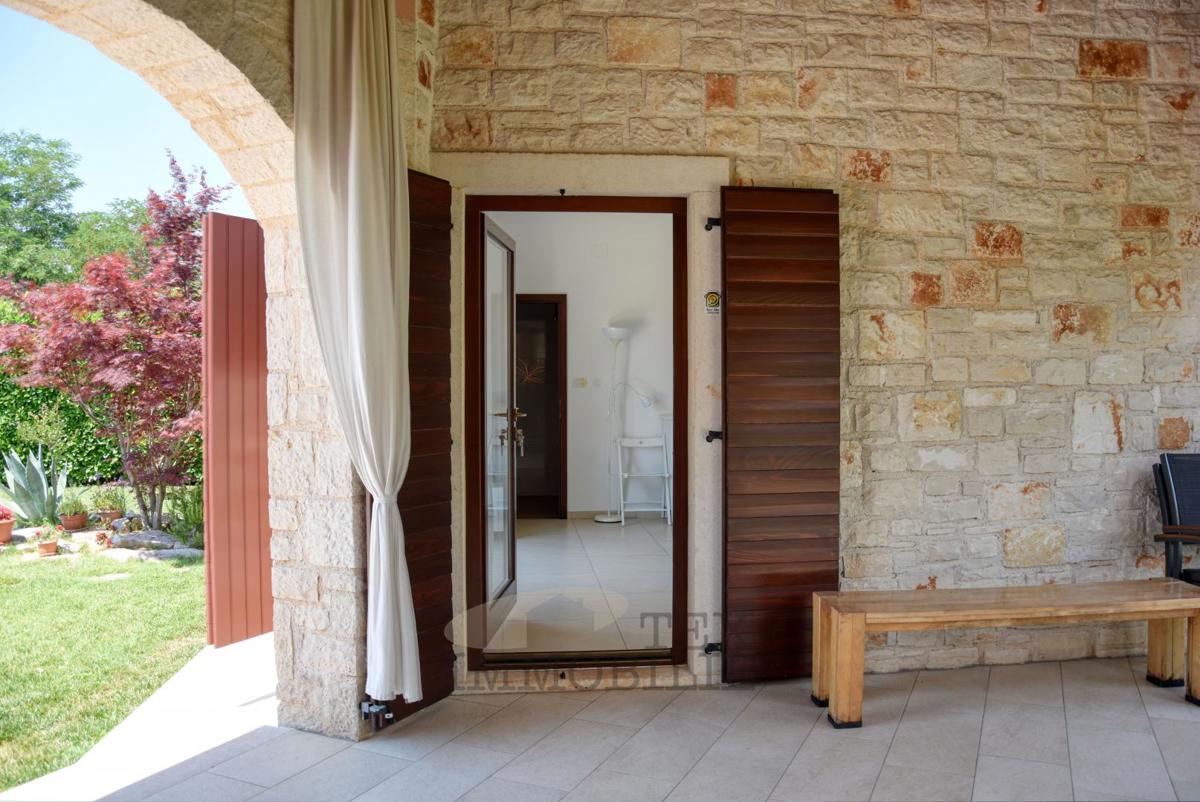 Villa in pietra con piscina in una zona tranquilla dell’Istria – 240 m²